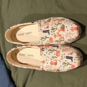 Women's 10 Fox pattern Toms